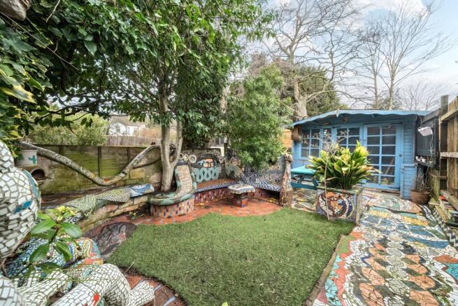 Queens Drive West, garden