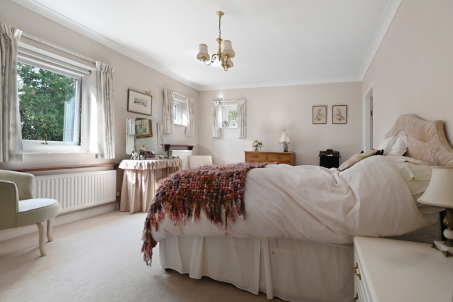 4 bed Detached for sale Image 10