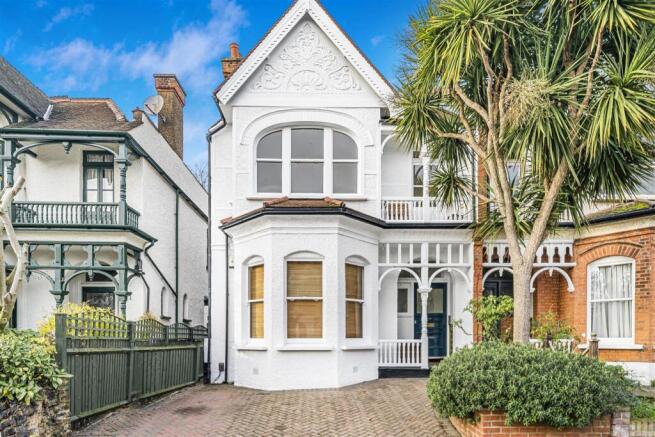 3-bed flat on Broomfield Avenue, Palmers Green, N13, £575,000