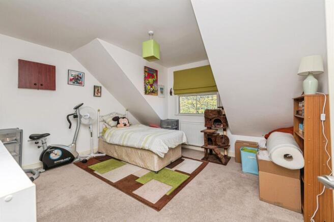 4 bed Town House for sale Image 11