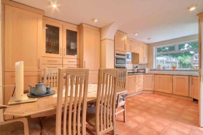 4 bed Semi-Detached for sale Image 5