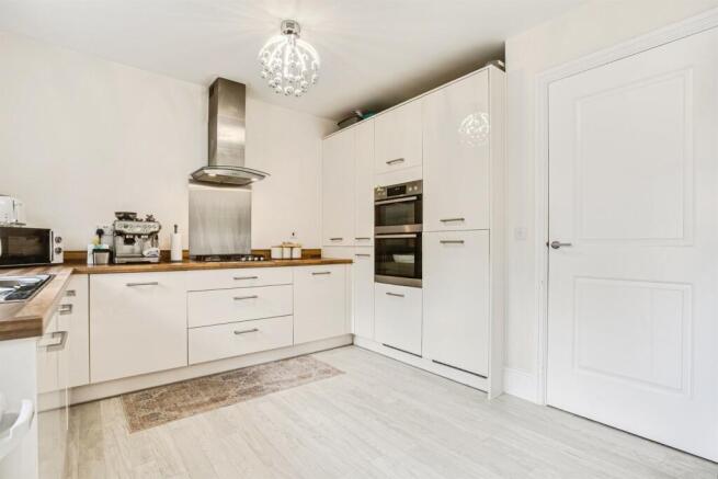 3 bed Terraced for sale Image 9