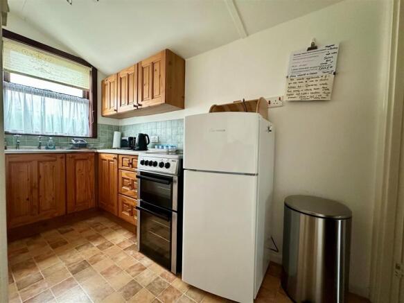 Kitchen 2.jpg