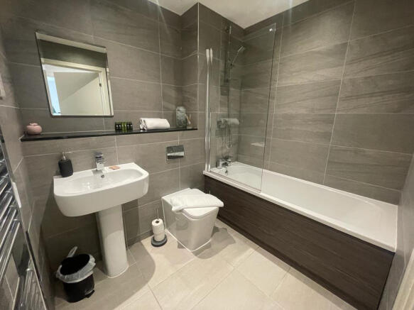 2 bed Apartment to rent Image 8