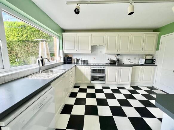 Bramleys estate agents - Butternab Road - Beaumont