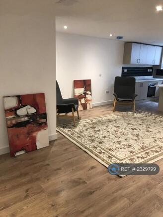 4 bed Flat to rent Image 7