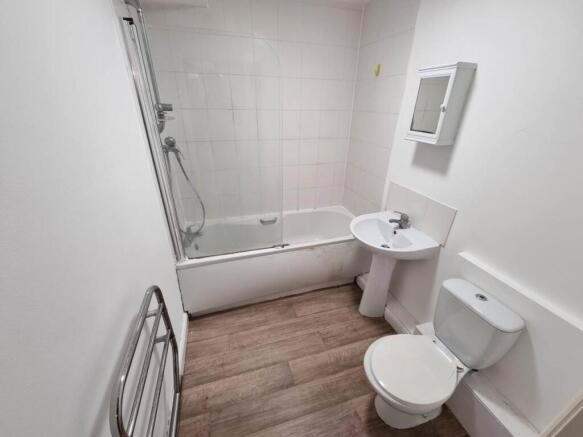 2 bed Flat to rent Image 4