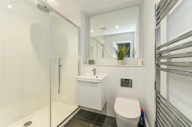 En Suite to Bedroom 2