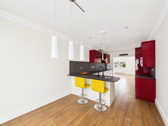 4 bed Detached for sale Image 6