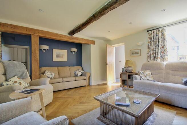 4 bed Detached for sale Image 5