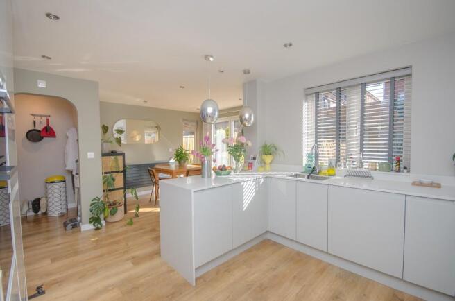 Kitchen pic 2.jpg