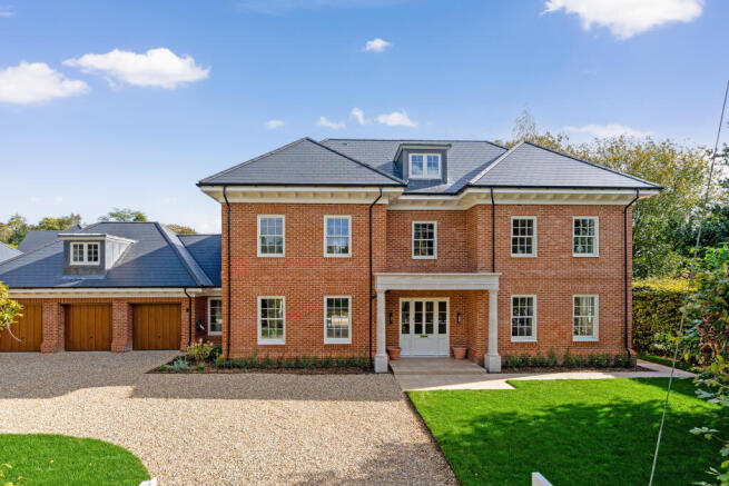 6 Bedroom Detached House for Sale