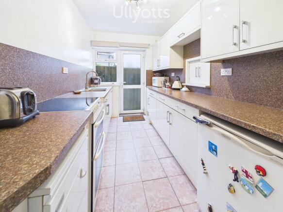 3 bed Semi-Detached Bungalow for sale Image 4
