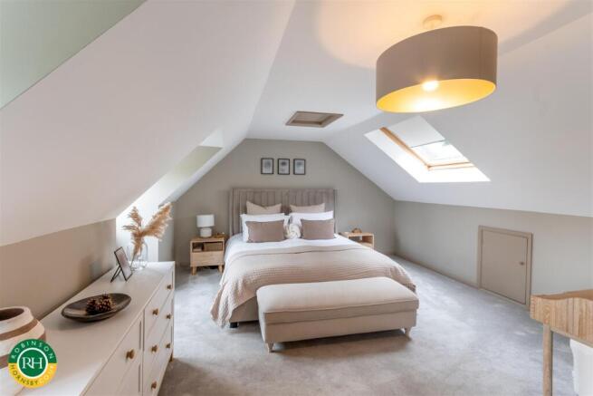 5 bed House for sale Image 11