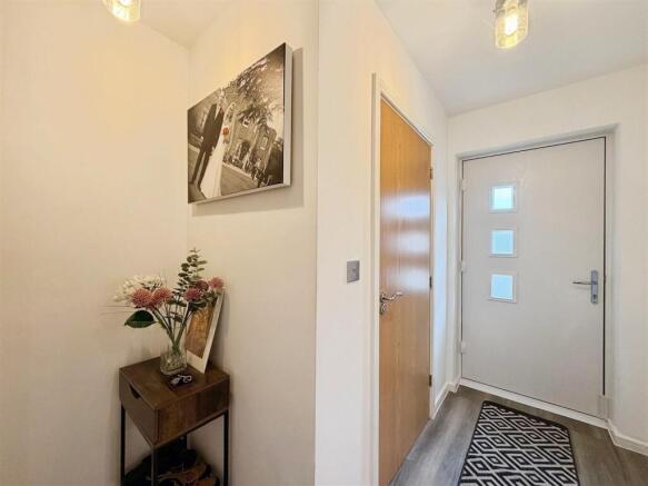 3 bed Semi-Detached for sale Image 8