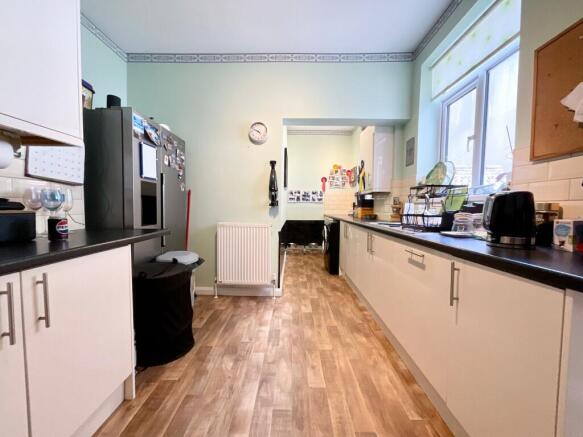 6 bed Semi-Detached for sale Image 7