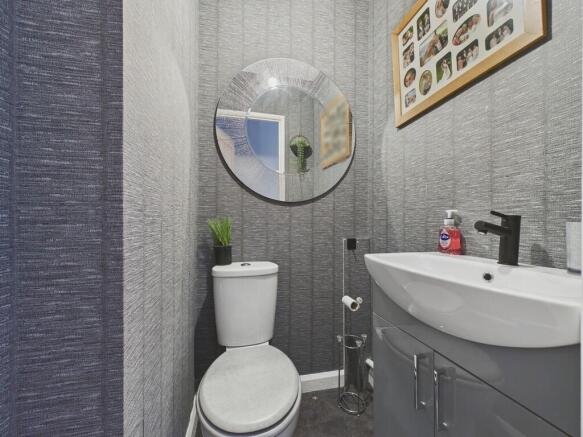 4 bed Detached for sale Image 9