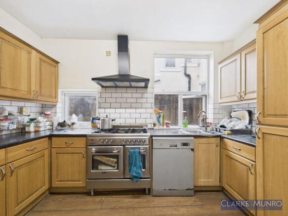 5 bed Detached for sale Image 12