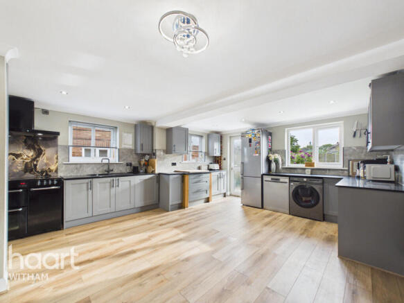 Walnut Tree Way, Tiptree photo 4