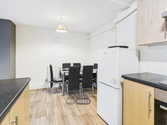 2 bed Apartment to rent Image 4