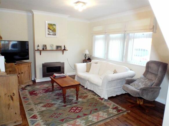LOUNGE: