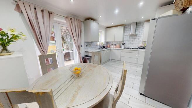 4 bed Semi-Detached for sale Image 6