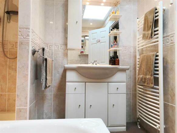 Bathroom 1.JPG