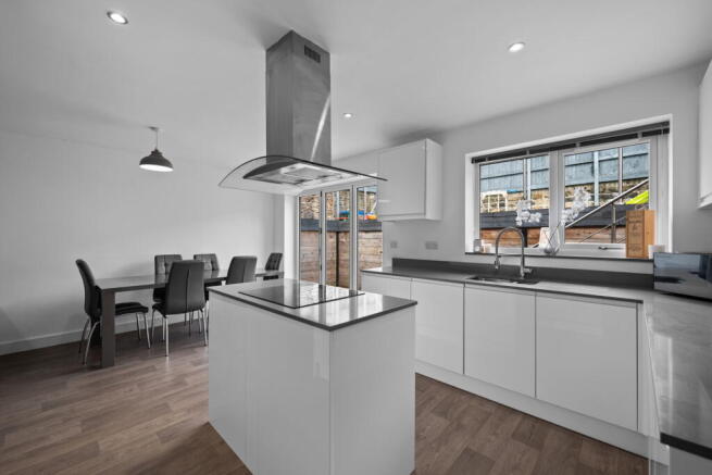 4 bed Detached for sale Image 6