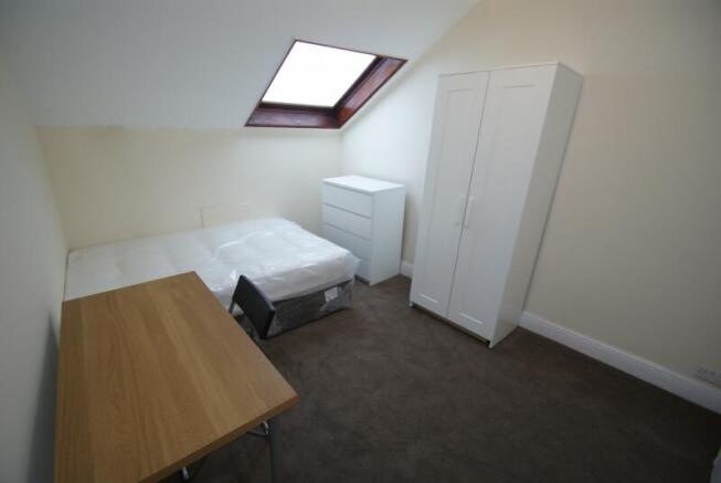 5 bed Detached to rent Image 4