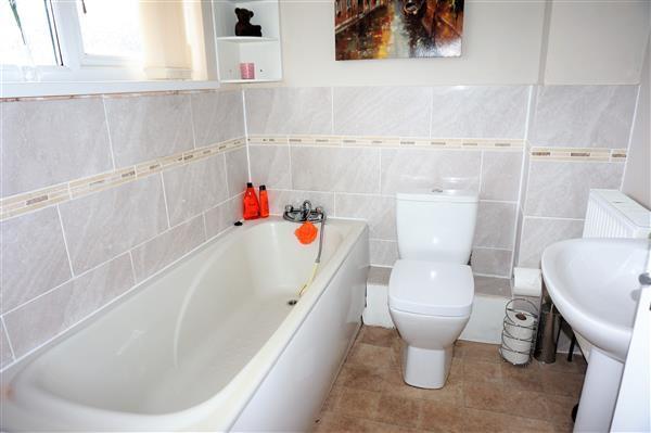 FAMILY BATHROOM :