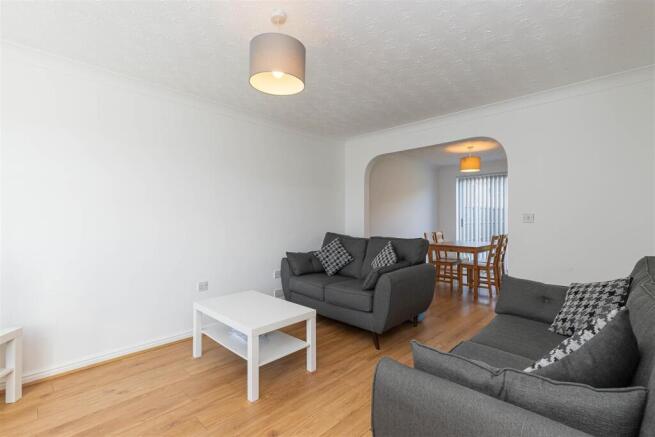 5 Lakeside Close-9.jpg