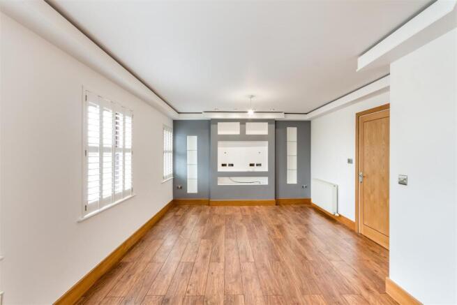 2 bed Flat for sale Image 4