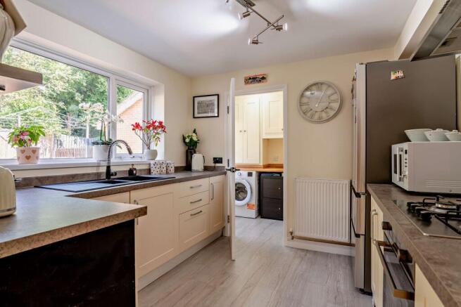 4 bed Detached for sale Image 6