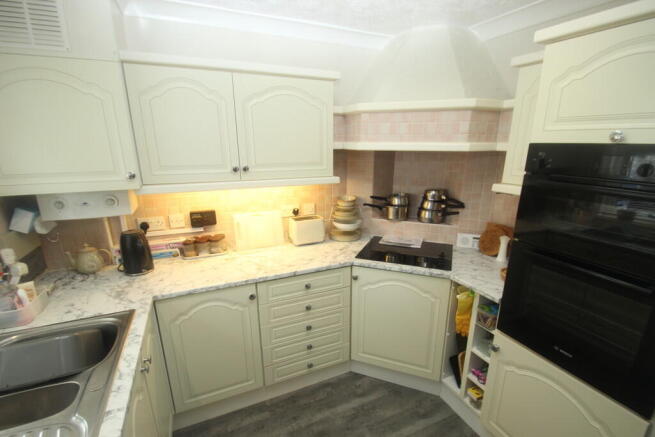 17 The Leas Kitch...