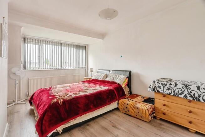 5 bed Semi-Detached for sale Image 11