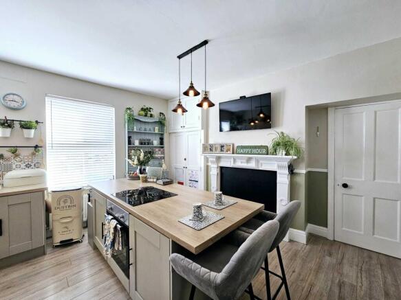5 bed Flat for sale Image 11