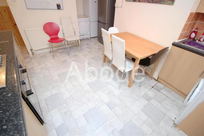 5 bed House to rent Image 7