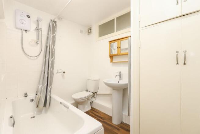 2 bed Apartment to rent Image 10
