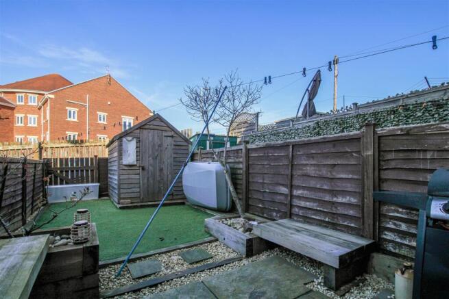 3 bed Town House for sale Image 4