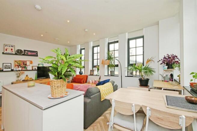 2 bed Apartment for sale Image 7