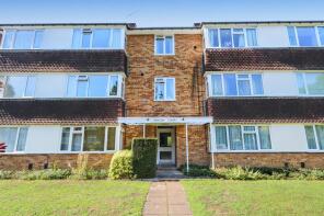 7, 15 Winton Court, Lovelace Road, Surbiton KT6 6NT