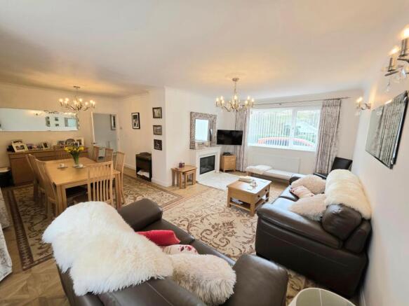 Lounge/Dining Room
