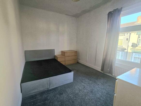 2 bed Terraced to rent Image 12