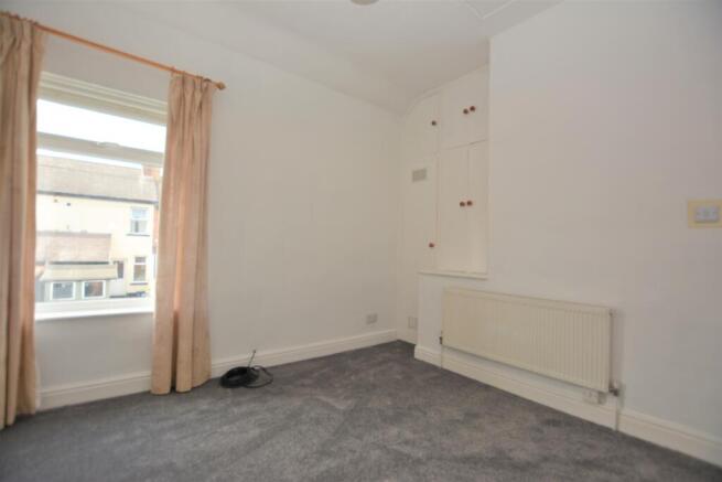 2 bed Terraced to rent Image 6