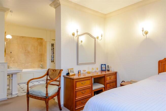 8374493-interior27.jpg