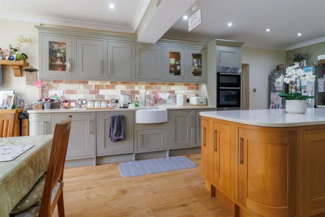 KITCHEN/DINER pic 2