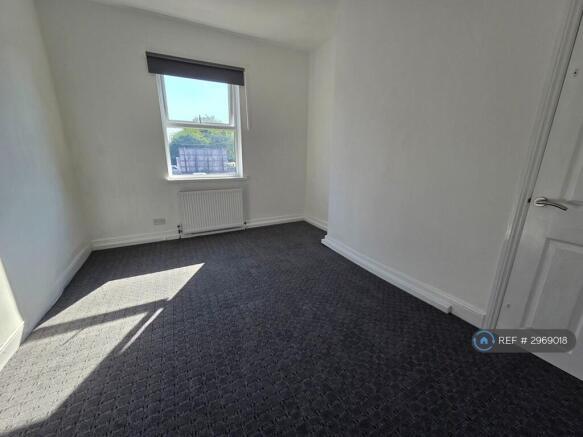 2 bed Flat to rent Image 4