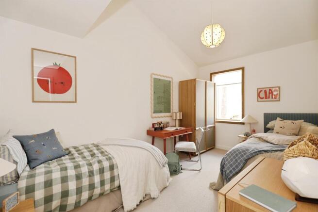 3 bed Terraced for sale Image 6