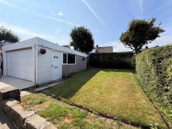 2 bed Semi-Detached Bungalow for sale Image 7