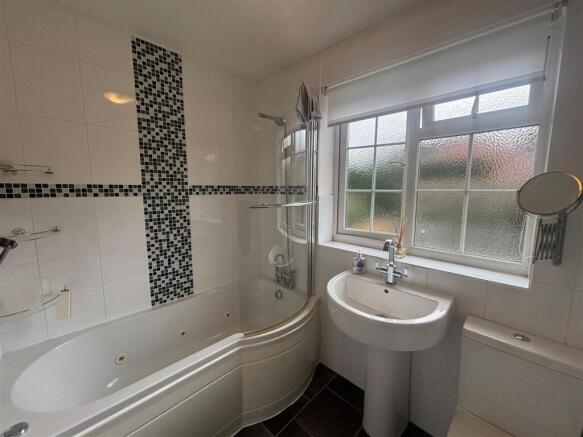 Family bathroom.jpg